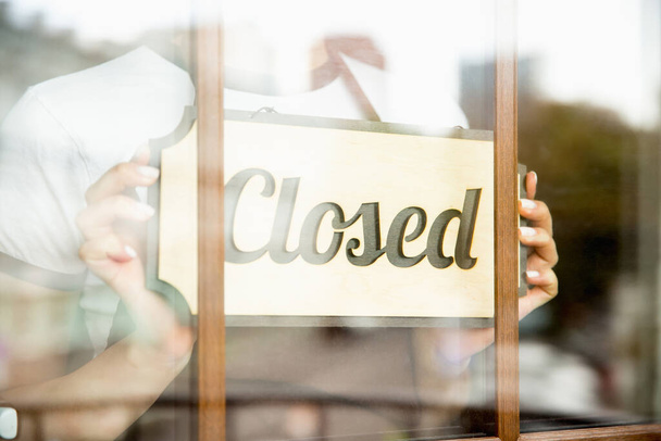 Closed sign on the glass of street cafe or restaurant - Foto, Imagem