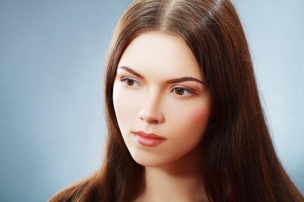 Young brunette woman thinking - 写真・画像