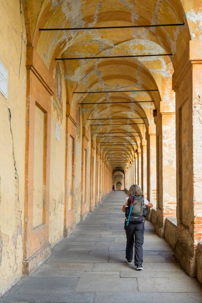 イタリアボローニャフィレンツェ徒歩で、トスカーナ・エミリアン・アペニンのデイ・トレッキングの散歩 - 写真・画像