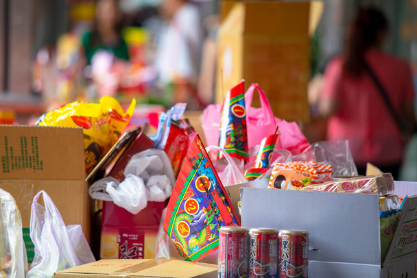 Kiinalainen perinteinen uskonnollinen käytäntö, Zhongyuan Purdue, Kiinan aavefestivaali, joka tarjoaa uhrauksia aaveille ja jumalille - Valokuva, kuva