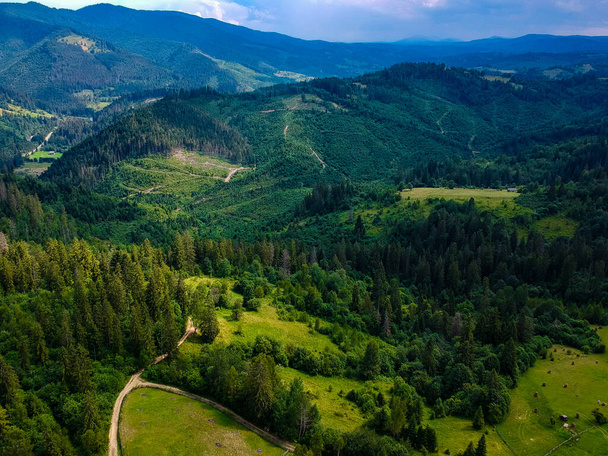 Cárpatos montañas vista drone - Foto, Imagen