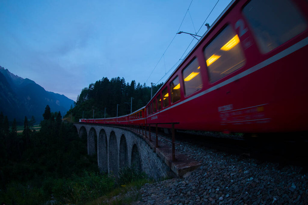 Ledovcový expres ve Švýcarsku - Landwasser Viaduct - Fotografie, Obrázek