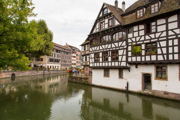 Страсбург в історичному регіоні Ельзас. - Фото, зображення