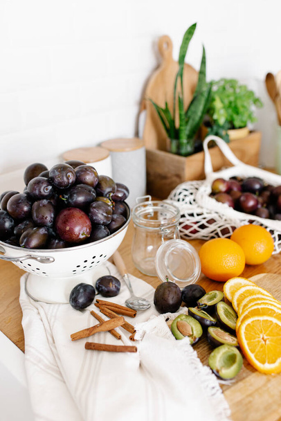 Homemade plum jam confiture preparation - Foto, Imagen