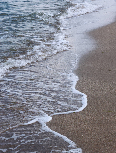 Meer, Strand, Wellen und Sand. Meeresbrandung Foto - Foto, Bild