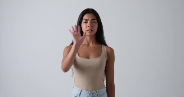 Donna che dice di no con segno di stop mano - Filmati, video