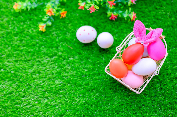 Kellemes húsvéti fogalmat, színes húsvéti tojásokat az ünnepi háttér - Fotó, kép
