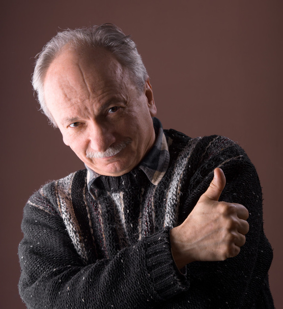Egy mosolygó idős férfi portréja - Fotó, kép