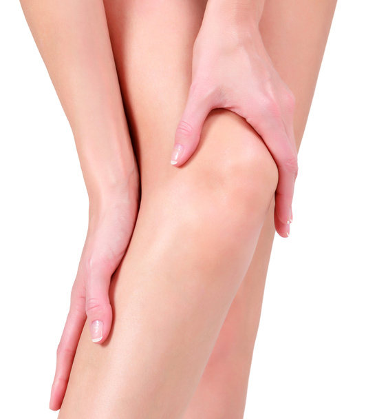 жінка тримає болісне коліно, ізольована на білому тлі
 - Фото, зображення