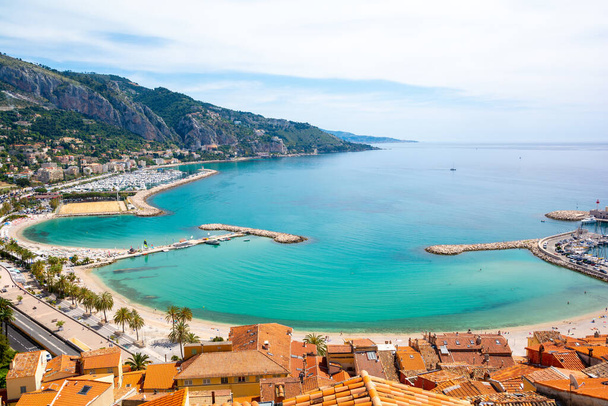 playa en la ciudad de Menton en Cote d 'Azur en el sur de Francia - Foto, Imagen