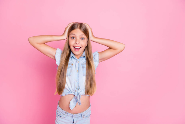 Portrait of her she nice attractive lovely pretty charming cheerful cheery amazed glad girl good great news discount bargain news reaction isolated over pink pastel color background - Photo, Image