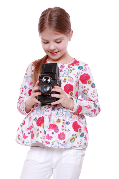 Menina segurando uma câmera vintage
 - Foto, Imagem