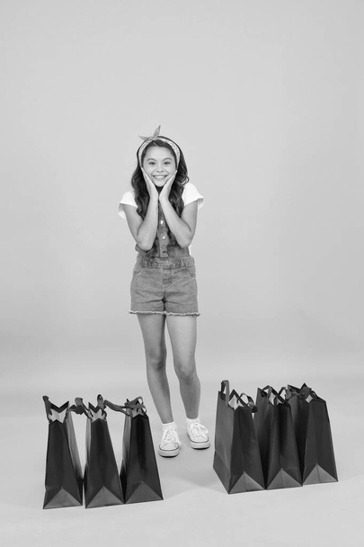 Seasonal sales. Shocking discount. Shopping day. Fashion boutique. Girl shopping. Fashion shop. Little girl with shopping packages. Happy child in shop with bags. Small child in summer style - Valokuva, kuva