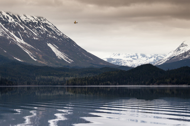 pływak samolotem nad jeziorem szlaku - Zdjęcie, obraz