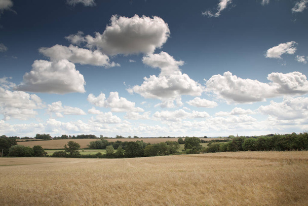 paysage photo prise sur la promenade circulaire Adderbury dans le village Oxfordshire d'Adderbury, juste au sud de Banbury en Angleterre - Photo, image
