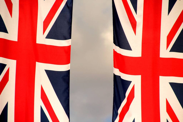 Union Jack-Flagge weht in der Luft - Foto, Bild