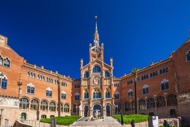 Hospital de la Santa Creu i Sant Pau, die größte Jugendstilanlage der Welt in Barcelona, Spanien. Barcelona, Spanien - 09. April 2016. - Foto, Bild