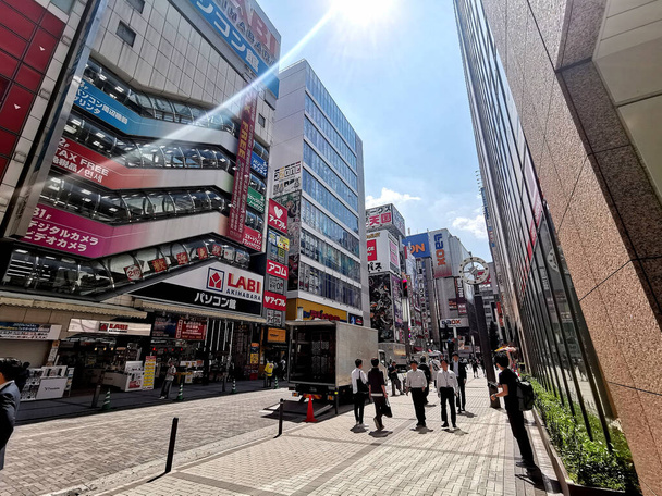 Tag de Akihabara bei (Tokio, Japão) - Elektronikviertel, Shoppingmaul - Foto, Imagem