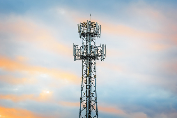 torre de radio de teléfono móvil
 - Foto, Imagen
