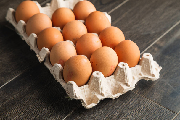 Una vista superior del rounf de algunos huevos - Foto, imagen