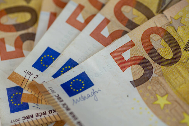 detalle de los billetes de 50 euros abanicados - Foto, imagen