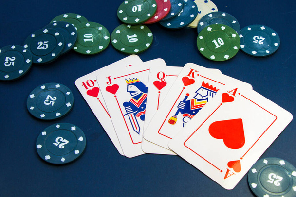 Królewskie karty. Gra w karty, karty na stół. Poker i blackjack, karty do gry. - Zdjęcie, obraz
