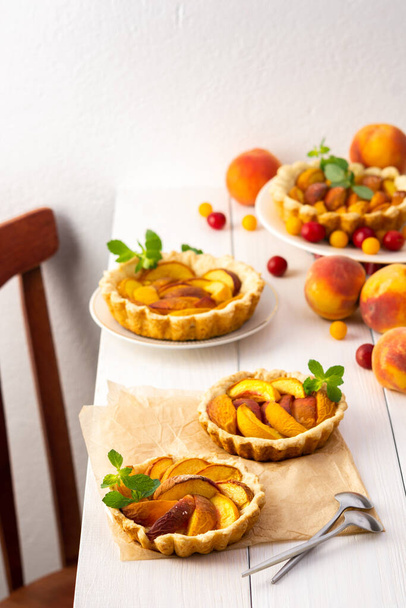 Clafoutis from shortcrust pastry with peach - Zdjęcie, obraz