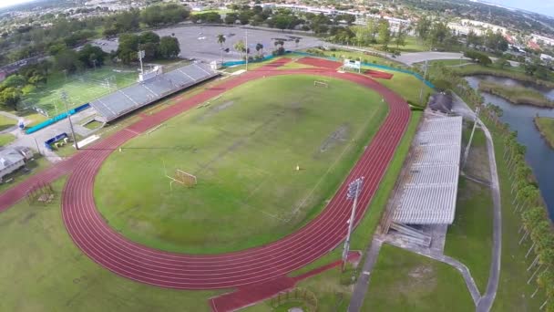 Video aéreo de una pista de atletismo
 - Metraje, vídeo