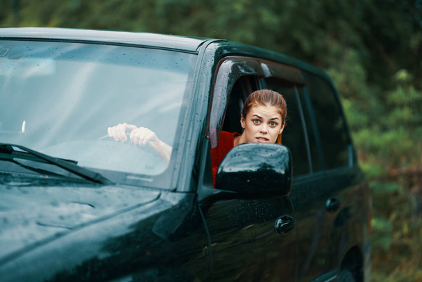 Mladá krásná žena řidič v autě - Fotografie, Obrázek
