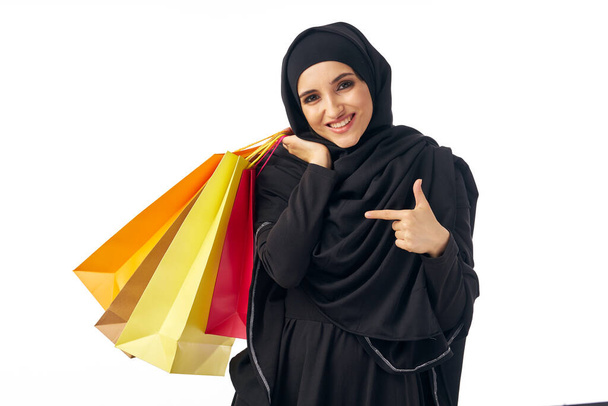 Youg muslim woman   with shopping bags in studio         - Foto, afbeelding
