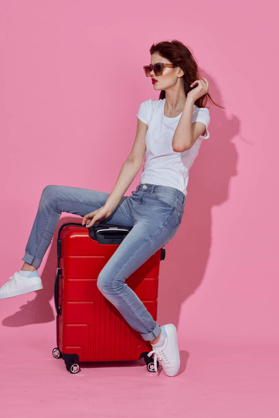 young woman  tourist with red suitcase in studio              - Foto, Imagem