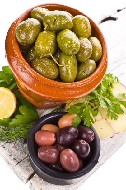 Marinated olives in pottery - Фото, зображення