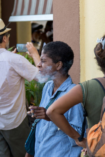 Havana, Cuba - Feb 14, 2018: Unidentified people at Down Town and that neighborhood in Old Havana as they enjoying a simple everyday life. - Photo, Image