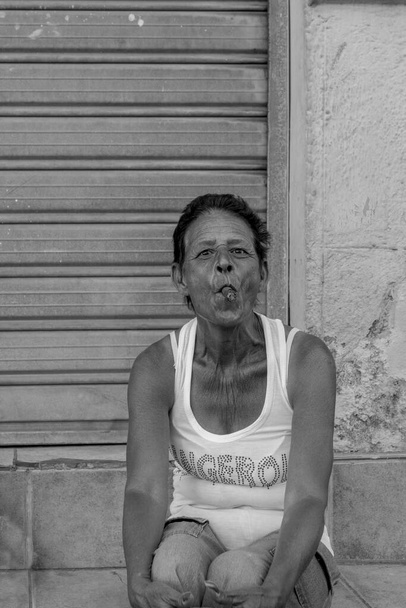 Havana, Cuba - Feb 14, 2018: Unidentified people at Down Town and that neighborhood in Old Havana as they enjoying a simple everyday life. - 写真・画像
