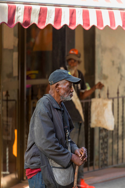 Havana, Cuba - Feb 14, 2018: Unidentified people at Down Town and that neighborhood in Old Havana as they enjoying a simple everyday life. - 写真・画像