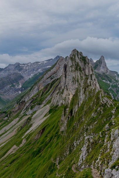 スイスのアッペンツェル山脈を巡る美しい探検ツアー。-アッペンツェル・アルプシュタイン/スイス - 写真・画像