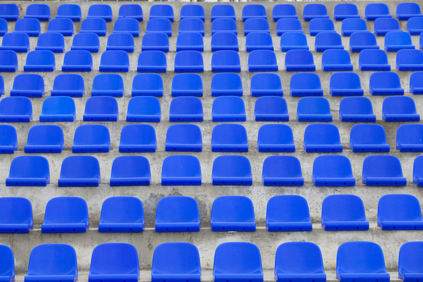 assentos azuis de plástico no estádio de futebol - Foto, Imagem