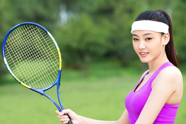 Young woman playing tennis - Fotoğraf, Görsel