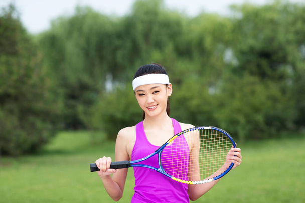 Young woman playing tennis - Fotoğraf, Görsel