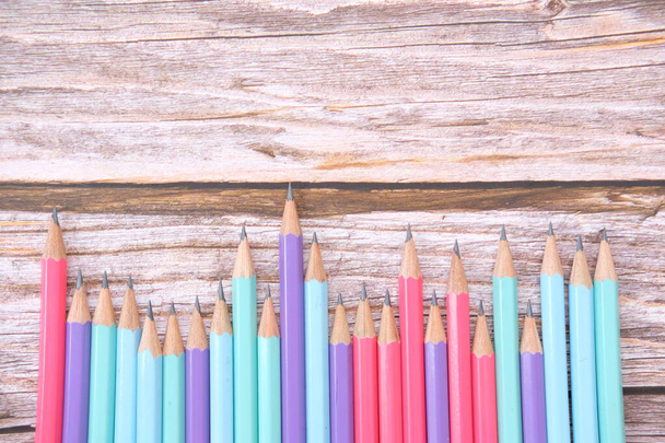 De vuelta a la escuela. artículos coloridos para la escuela sobre fondo blanco - Foto, Imagen