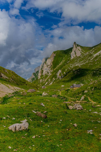 Прекрасна екскурсія по горах Аппенцелл у Швейцарії. - Appenzell / Alpstein / Switzerland - Фото, зображення