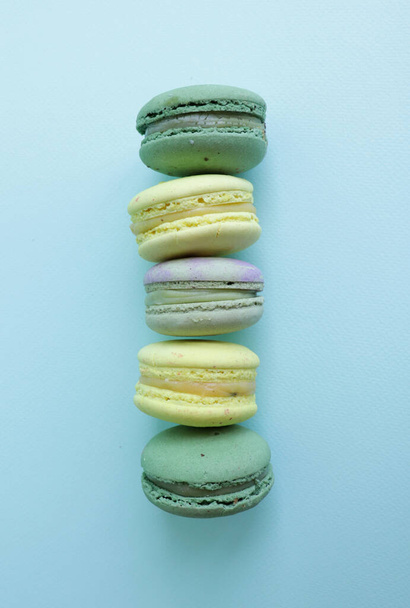 Nahaufnahme eines Desserts aus französischen Makronen. Gebrauchsfertig für kommerzielle Lebensmittel Foto. Süße Süßigkeiten Foto - Foto, Bild