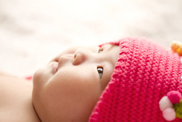 Baby wearing a red hat - 写真・画像