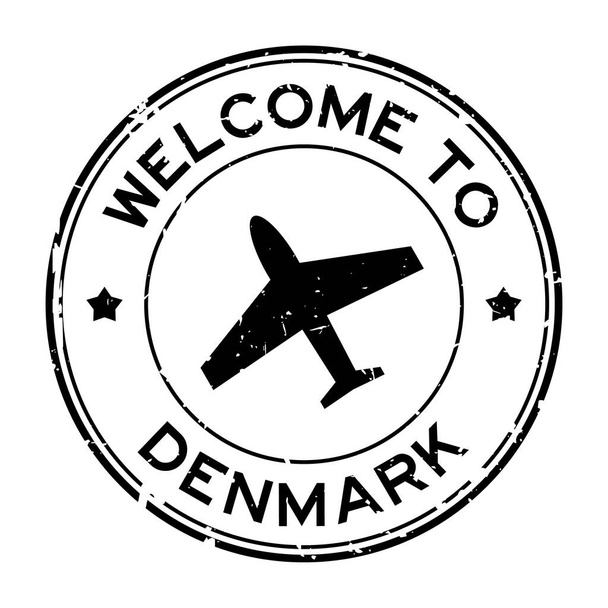 Grunge, Danimarka 'ya hoş geldin. Beyaz arka planda uçak simgesi yuvarlak lastik mühür damgası var. - Vektör, Görsel