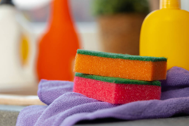 Cleaning sponge and rag on kitchen counter - Foto, imagen