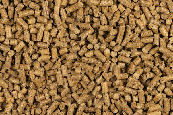 Pellets de madera marrón textura de fondo. pila natural de pellets de madera. biocombustibles orgánicos. Biocombustible alternativo del aserrín. La camada de gato. pila de pellets de madera comprimida. - Foto, imagen