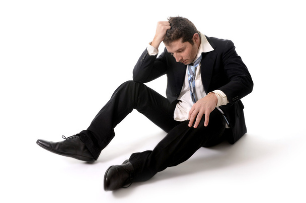 Giovane uomo d'affari sotto stress sul pavimento
 - Foto, immagini