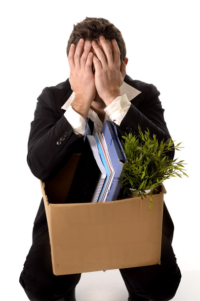 Hombre de negocios desordenado con caja de cartón despedido de trabajo
 - Foto, Imagen