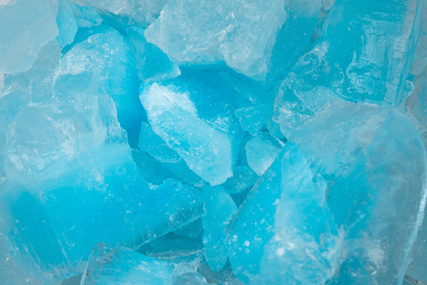 Шматочки подрібненого блакитного льодовикового скла тріщить фонову текстуру. крупним планом заморожена вода
 - Фото, зображення