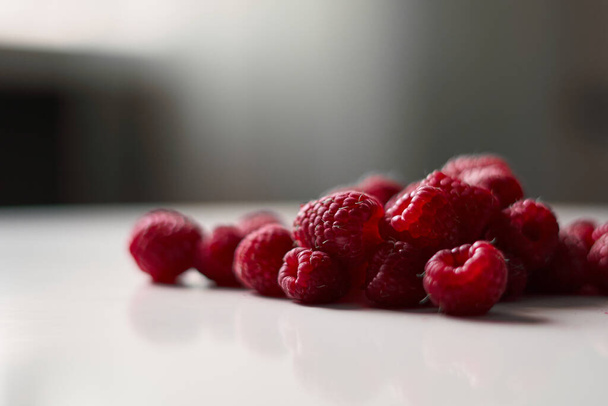 Raspberries on the table, close-up. . High quality photo - Fotoğraf, Görsel